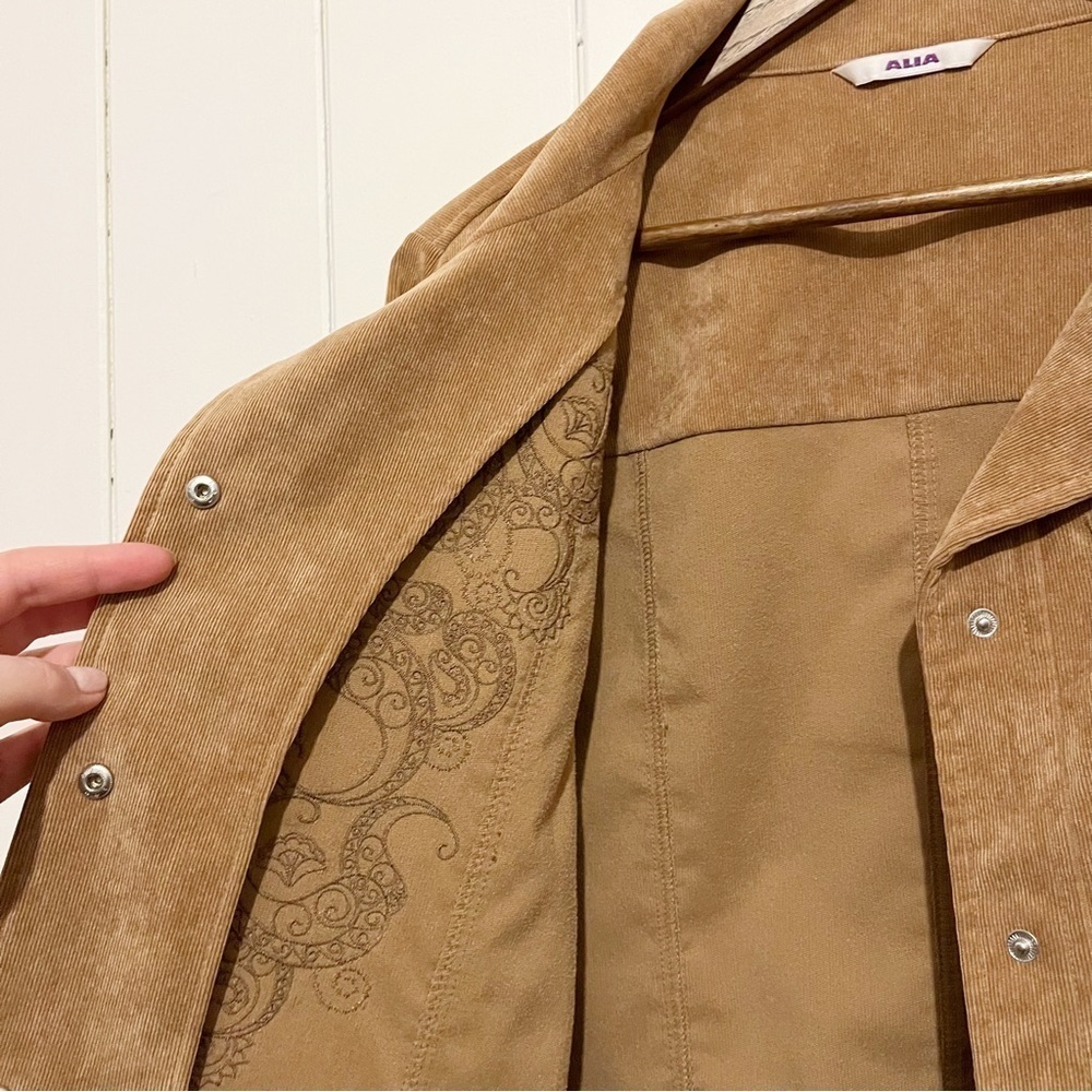 Alia Tan Light Corduroy Paisley Patterned Button Down Jacket. - Picture 6 of 10